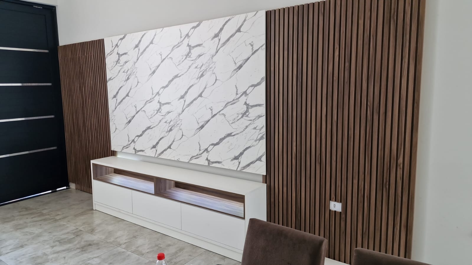 Painel de sala planejado com nicho e tv — Thor Marcenaria Sorocaba